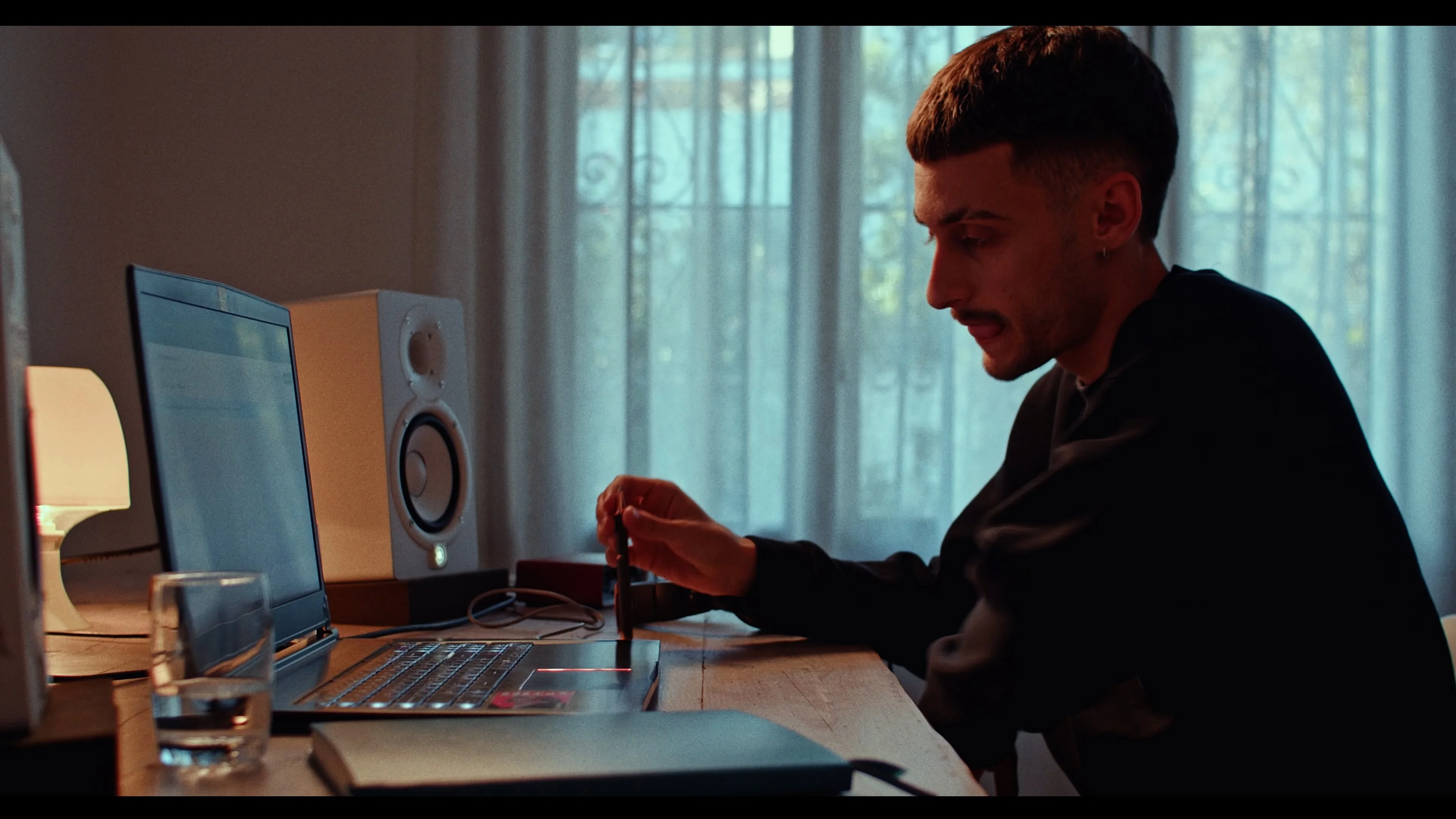 Still from C Marí — Sempre Cor